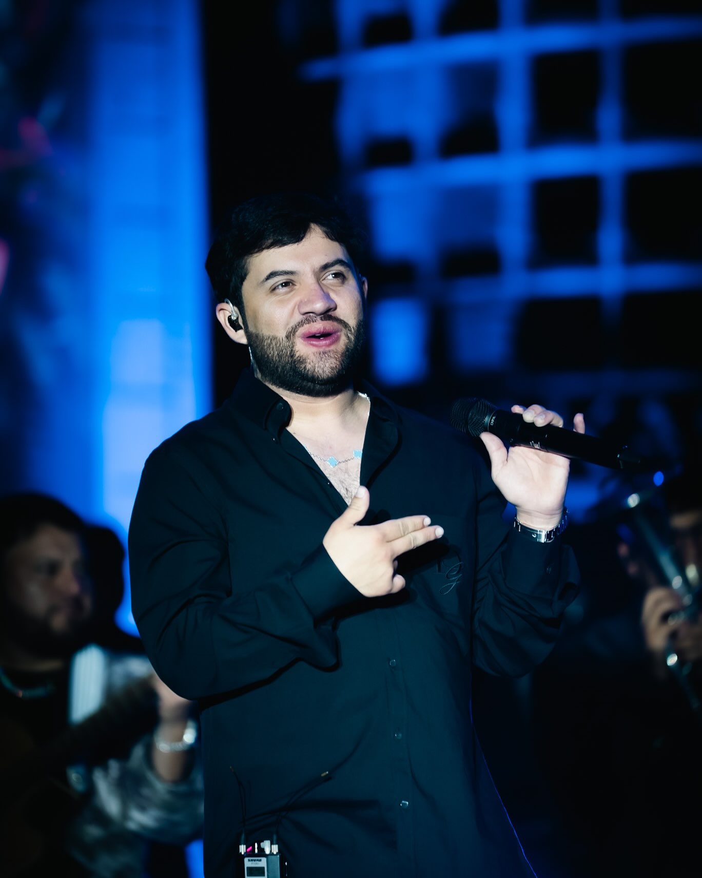 Luis R Conriquez